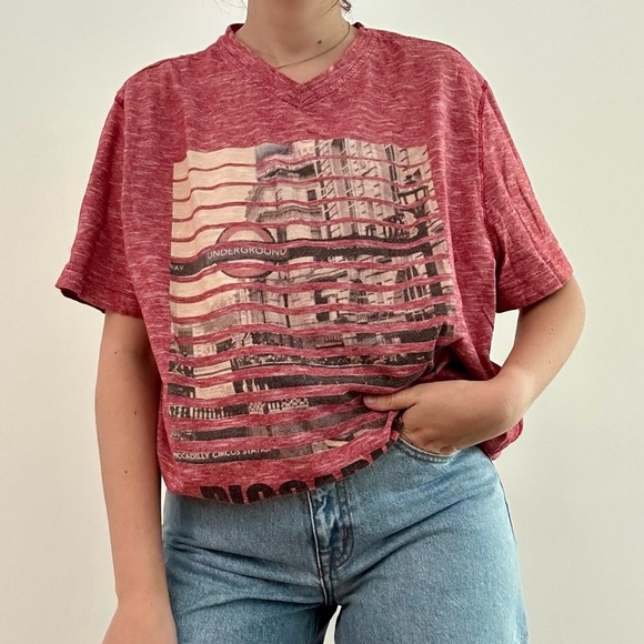 POINT ZERO RED V NECK LONDON PRINT TEE - L - Picture 2 of 12